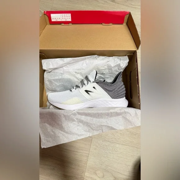 New Balance White and Gray Women's Shoes - Picture 5 of 9